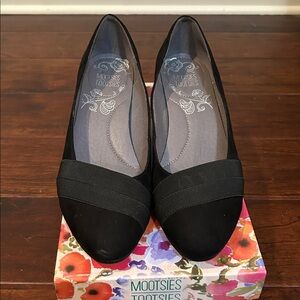 Mootsies Tootsies Black Pointed Flats with Crossband Detail